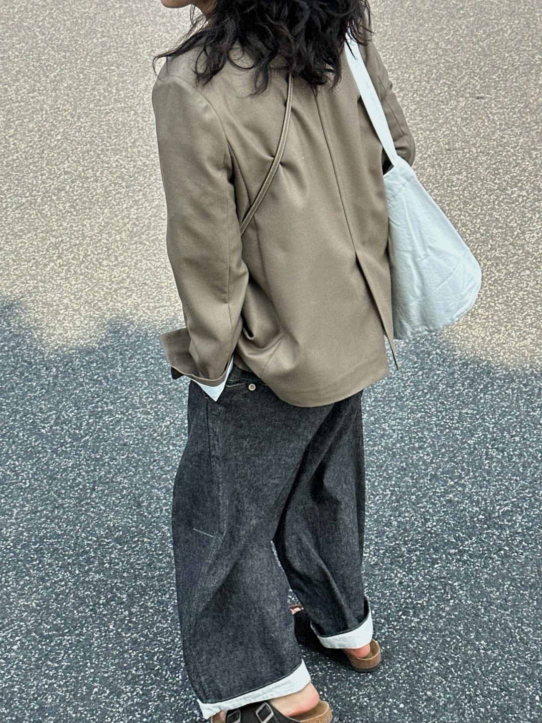 单色穿搭｜怎样把西装穿出松弛感