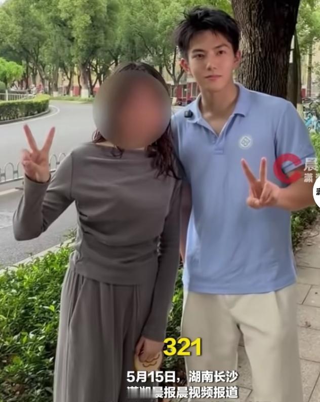 最近中南大学的高考加油视频火出圈了，视频里的一位学长高宇恒更是凭借“AI建模脸”