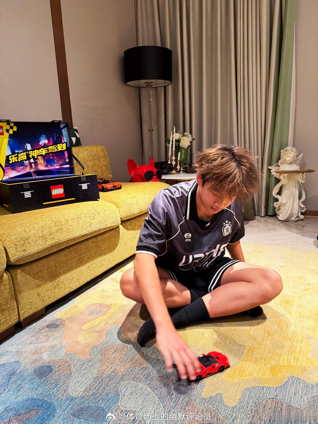 春天来了，花都开了，一切都充满生机。神车驾到，太开心啦！春天一切的美好，都来啦～