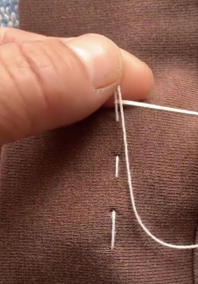 情绪不好的人，命一定不好！
一位老婆婆，60多岁，拿一件旧衣服去裁缝店改，一件白