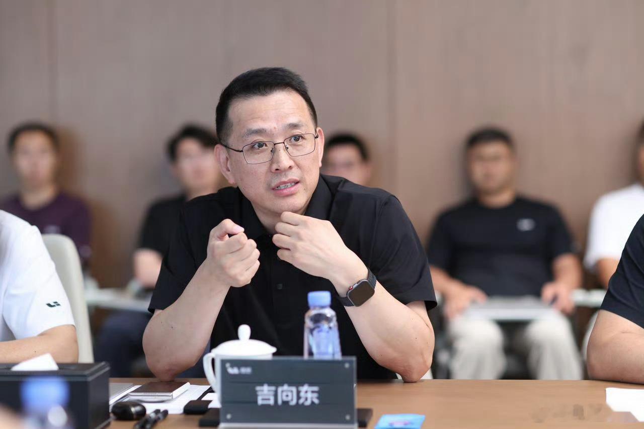 车企真正的壁垒，永远在底层安全架构。今天理想的这个官宣，个人认为，是今年国产安全