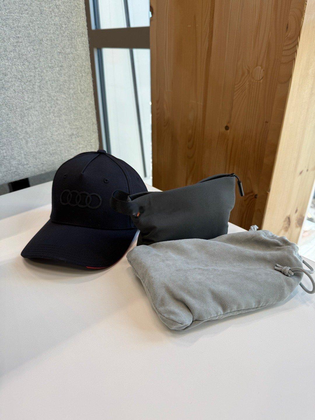 下午在公司柏林办公室再上会儿班，奥迪的帽子已经准备好了，看看今晚能不能要到霍肯博