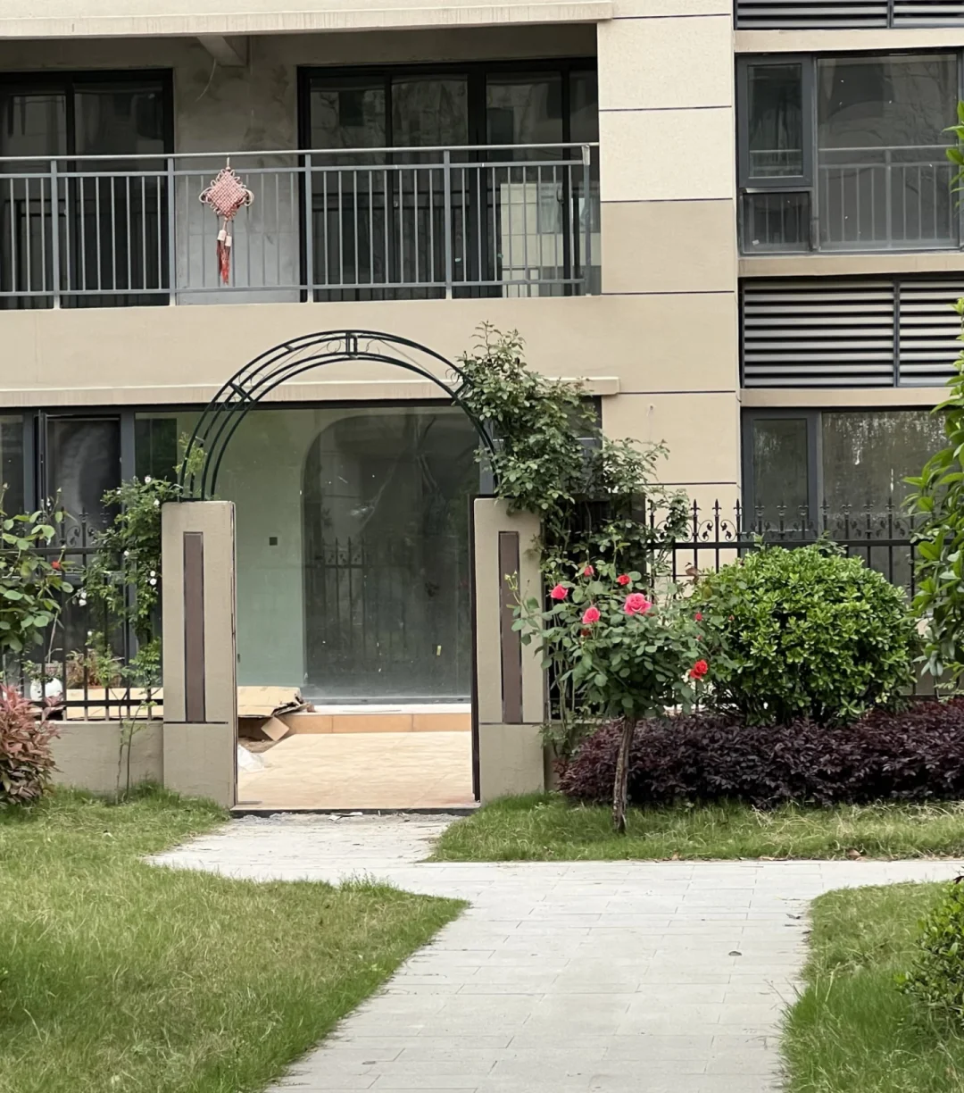 一楼带院庭院门