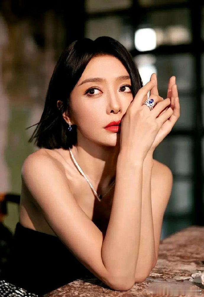 秦岚我们在客栈收获了我们这段旅程虽有辛苦，但收获了并肩的伙伴，一切都变得格外值得