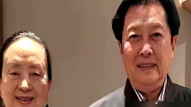 张金玲和唐国强往台上一站，一个75，一个74，这精气神儿比现在二十来岁天天喊累的