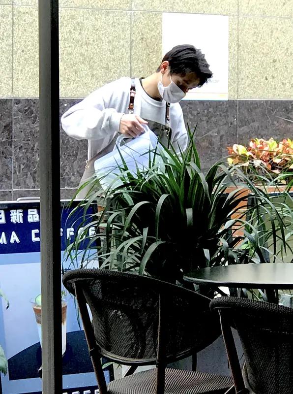 《大生意人》里有不少让人印象深刻的演员。我挺喜欢罗一舟，他在剧里演少爷。他的脸很