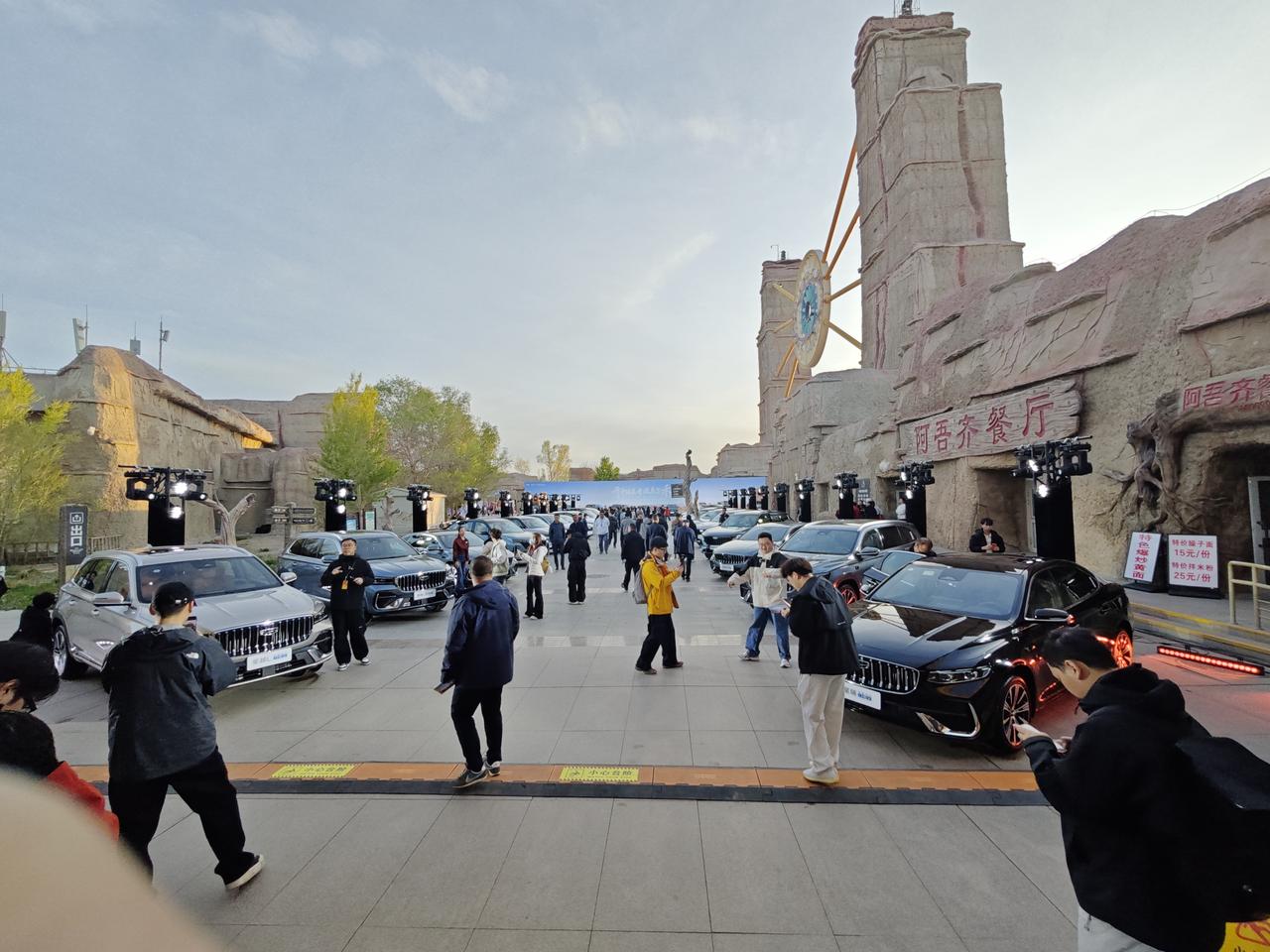 该说不说，吉利现在的油车不管从精致度还是驾驶感受上都属于挺有品质的一类，而且座舱