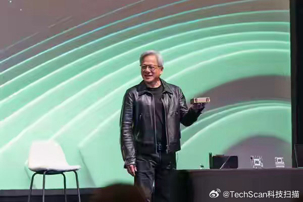 黄仁勋：GPU寿命翻倍到8年！马斯克：老H100租金比新卡还贵 ​​​