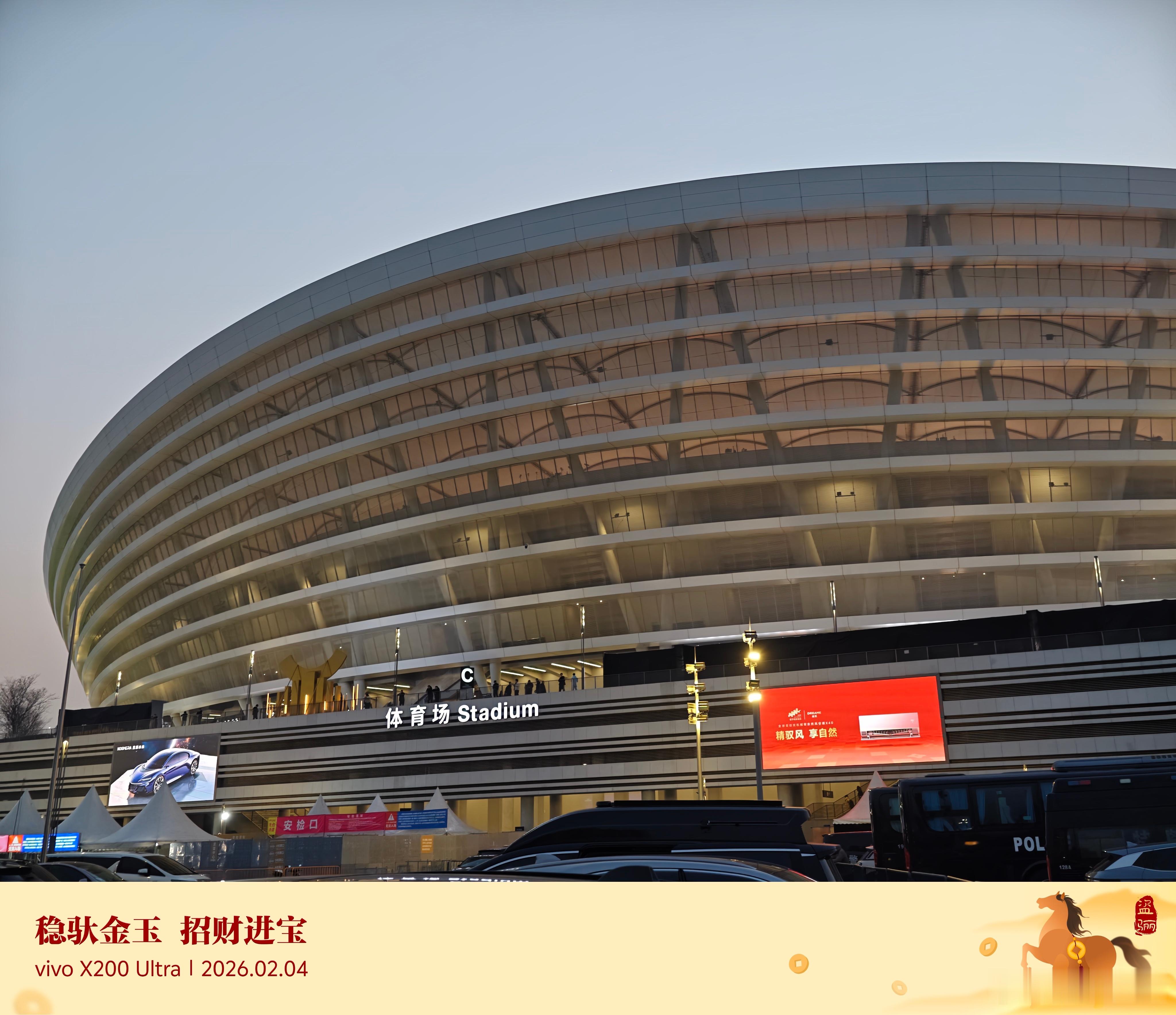 到了！追觅演唱会！开始了！！！🤩位置不错！正对面！毛不易！张信哲！李克勤！韩红