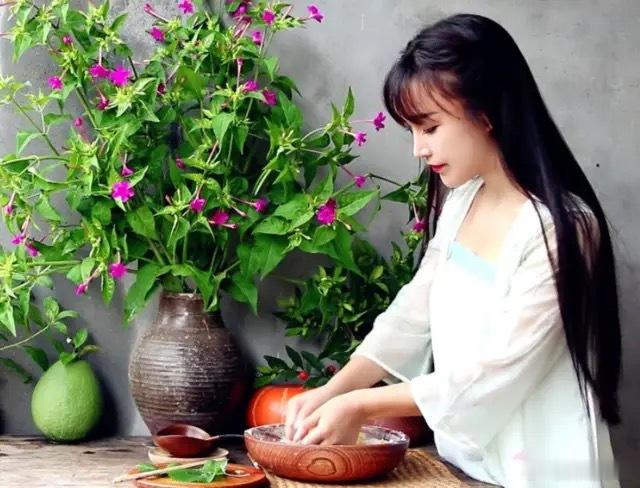 #李子柒回归# 为什么李子柒无可替代？在如今这个信息爆炸、网红层出不穷的时代，李