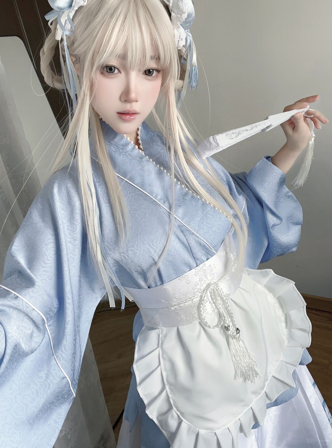 师门里看着冷冷的小师妹