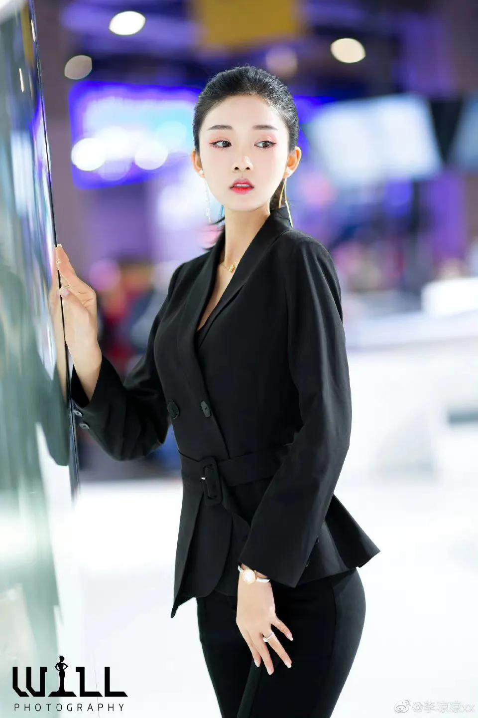 李凉凉可太有魅力啦。她是1994年出生的重庆妹子，原名李玲。这姑娘早在上过201