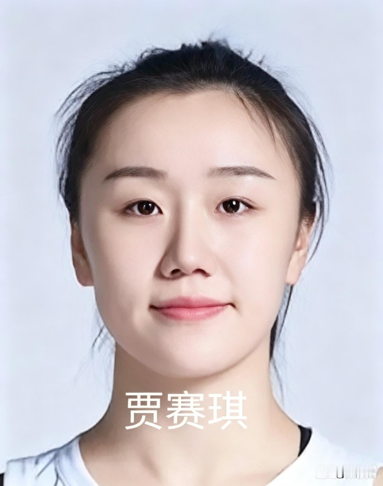 之前给大家介绍过以后卫为主的中国女篮现役四大美女，今天咱们接着聊聊以中锋为主的四