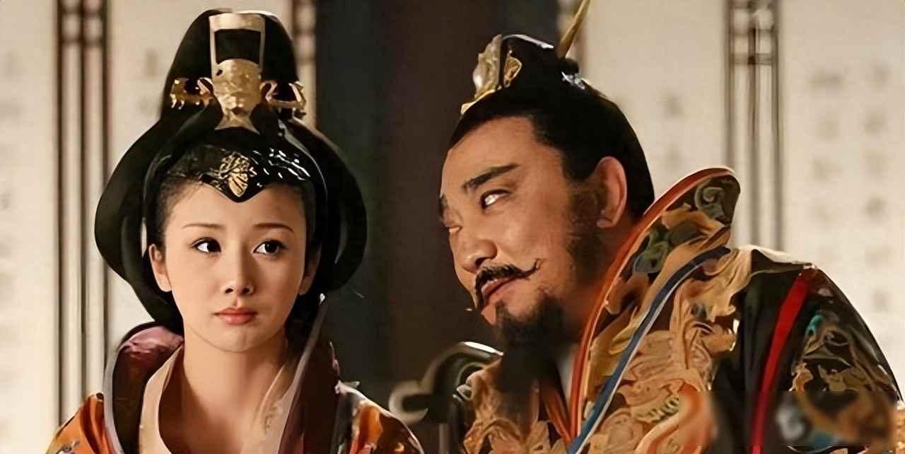 公元911年，后梁皇帝朱温路过洛阳， 敲开了大臣张全义的家门，说要避暑小住。 住