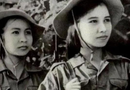 1979年，黄干宗被两个越南女兵抓走，他已经做好赴死的准备，谁知女人表示：我们不