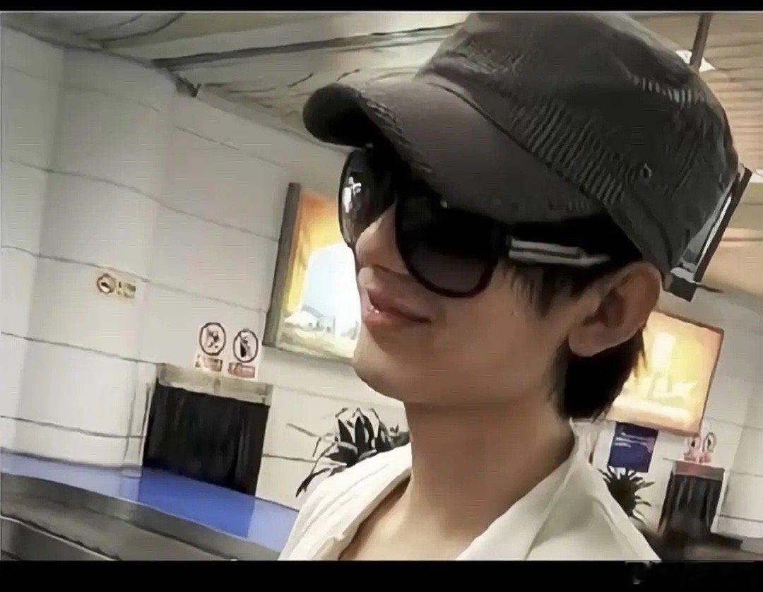 据说这是2012年的成毅 ​​​