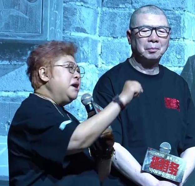 “走个面儿”的纸面意思是不是到电影院售票处，问一下《抓特务》的票价，露个脸，不买