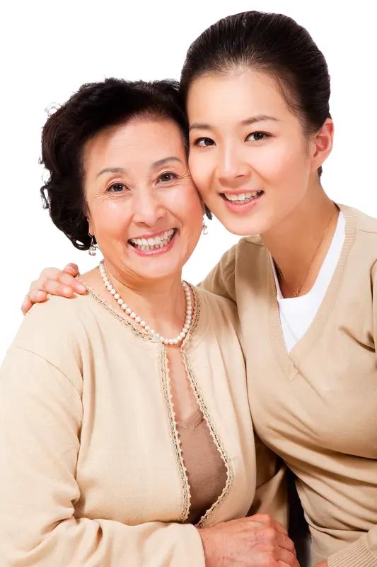 生个好儿子不如娶个好儿媳，我还挺认同的。就像有位八十岁的老太太，身子骨硬朗，儿孙