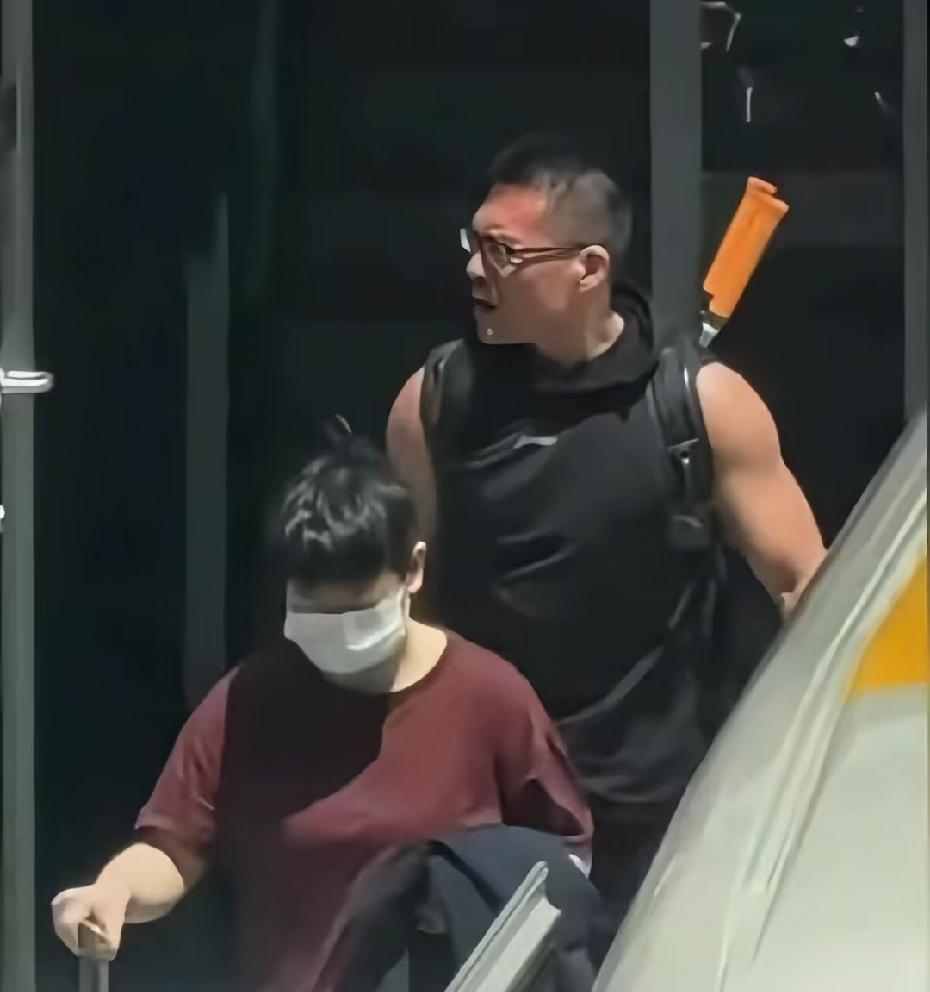 8月20日，孙颖莎抵达上海崇明体育训练基地时，随行体能保障人员有任满迎（曾服务马