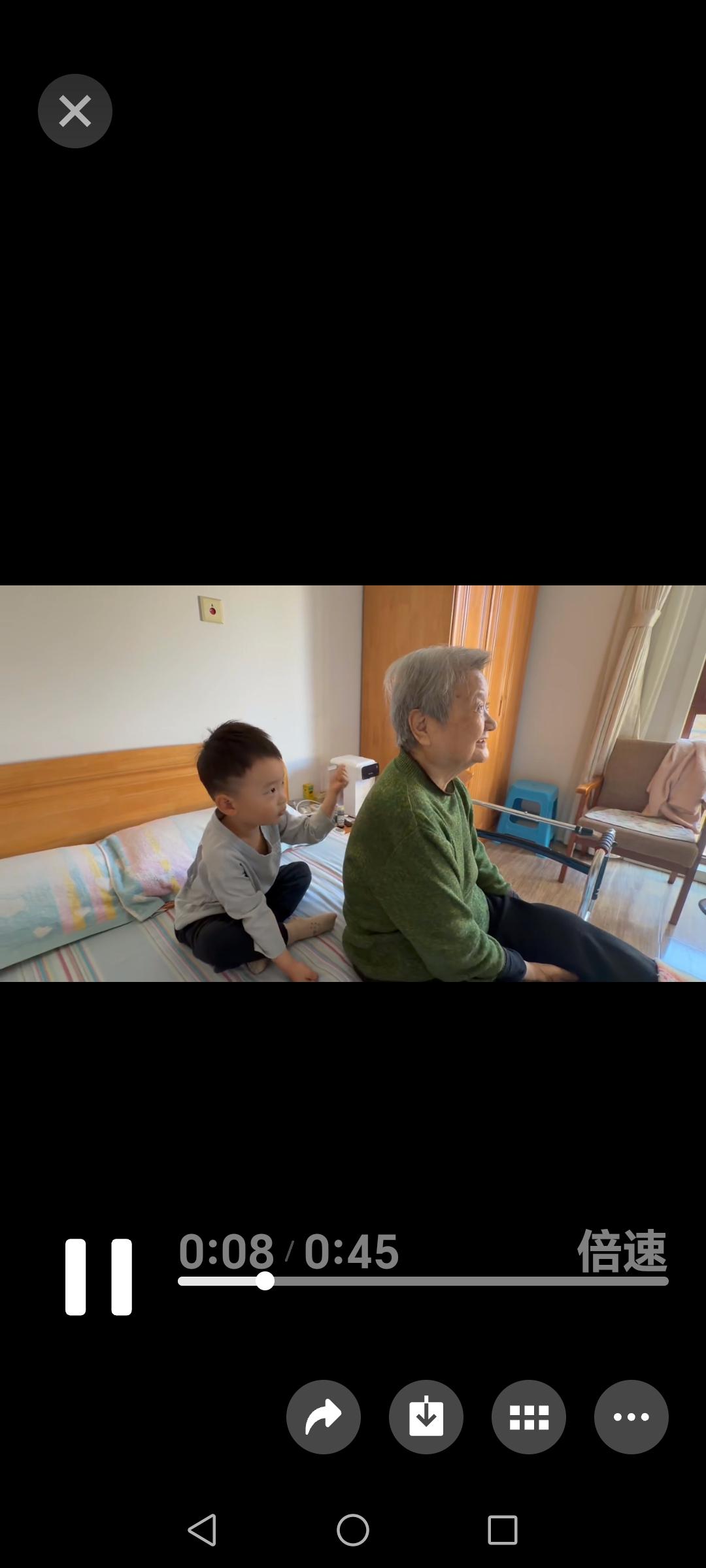 三岁伶童叫暖暖，
非常懂事都喜欢。
给太姥捶背捏肩，
太姥心里甜又暖。
四辈疗法