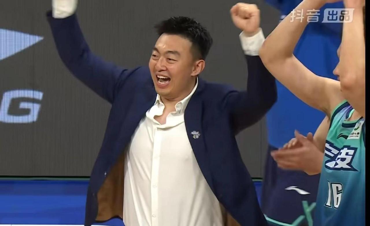 宁波男篮历史性杀入季后赛84-65大胜吉林！

这场胜利对宁波篮球来说意义非凡，