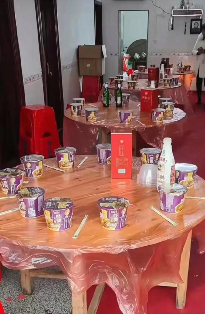 这应该是所有小孩最喜欢的亲戚[吃瓜群众]
2月22日，江西一女孩独自在家，恰好父