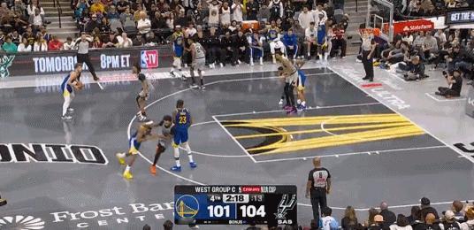 空切接球低手上篮~！ 