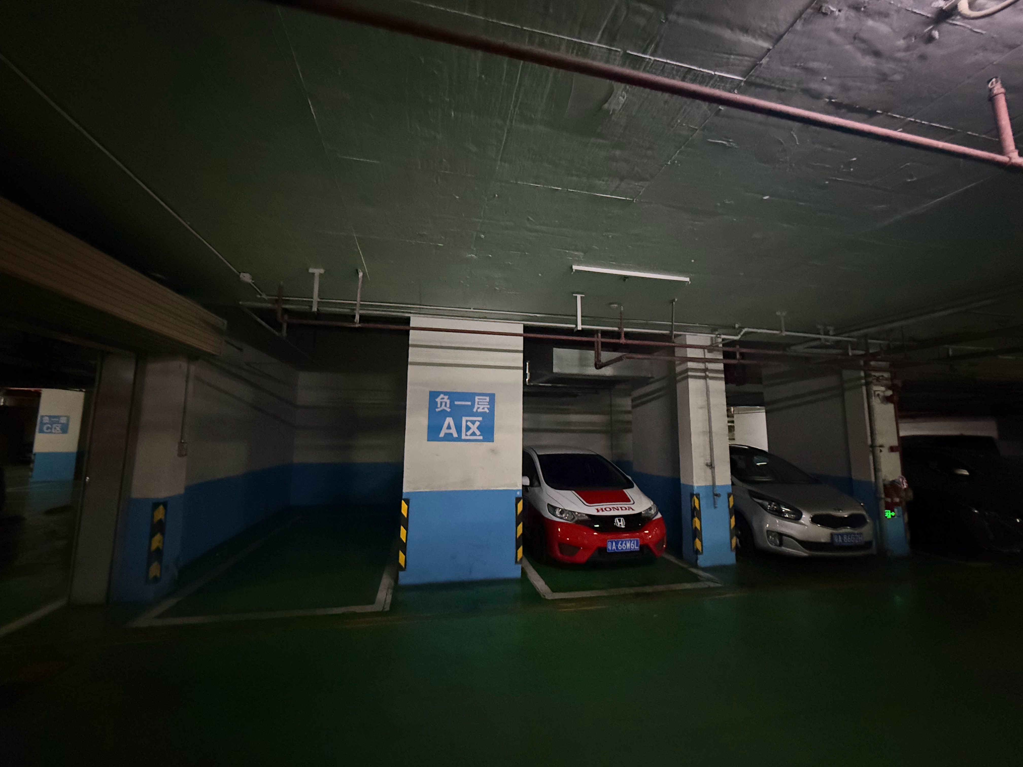 很喜欢这样的车位…… 