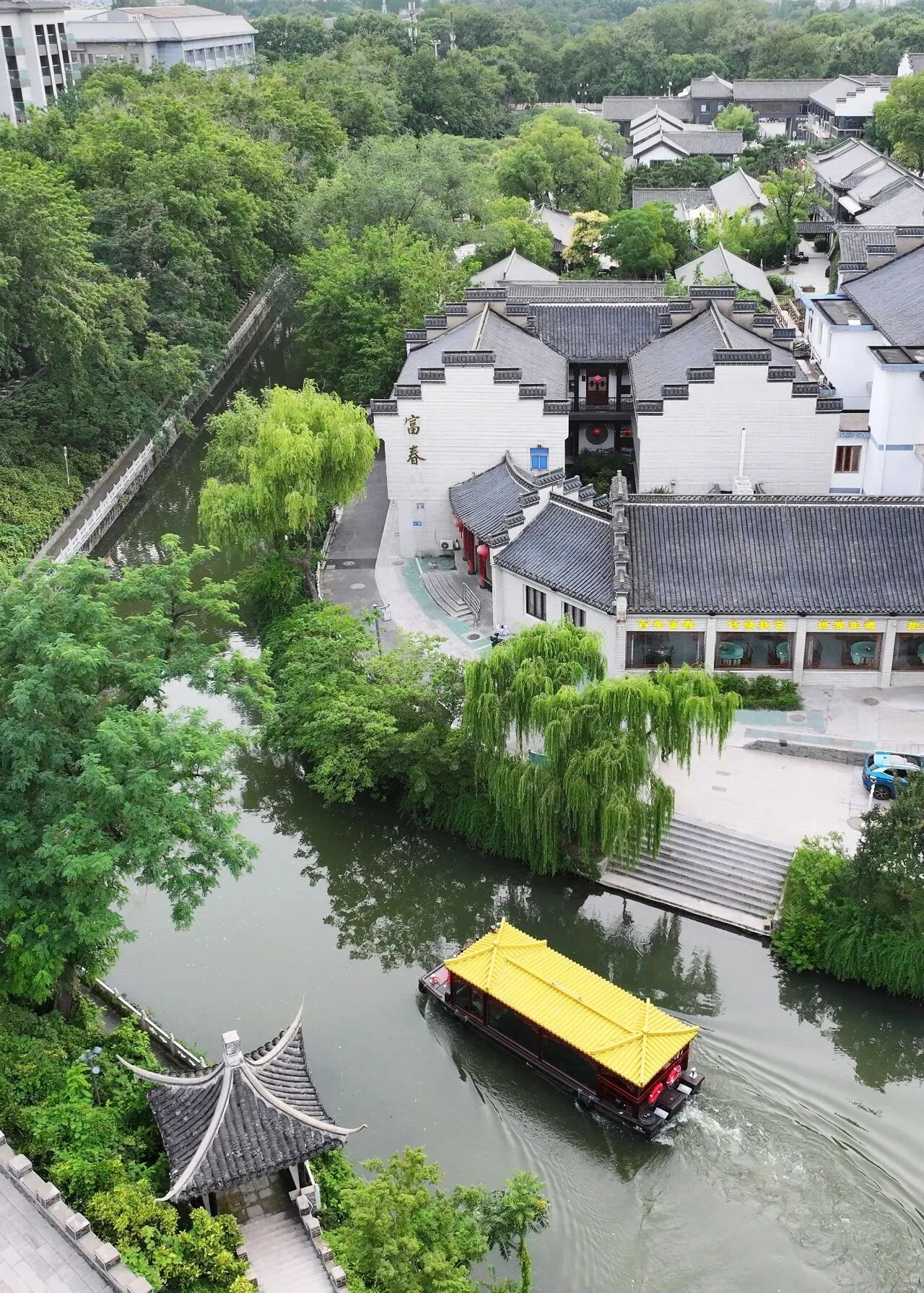 大美江苏一起拍  扬州还有一些早茶新场景，让您在品味淮扬茶点的同时，抬眼便是扬州