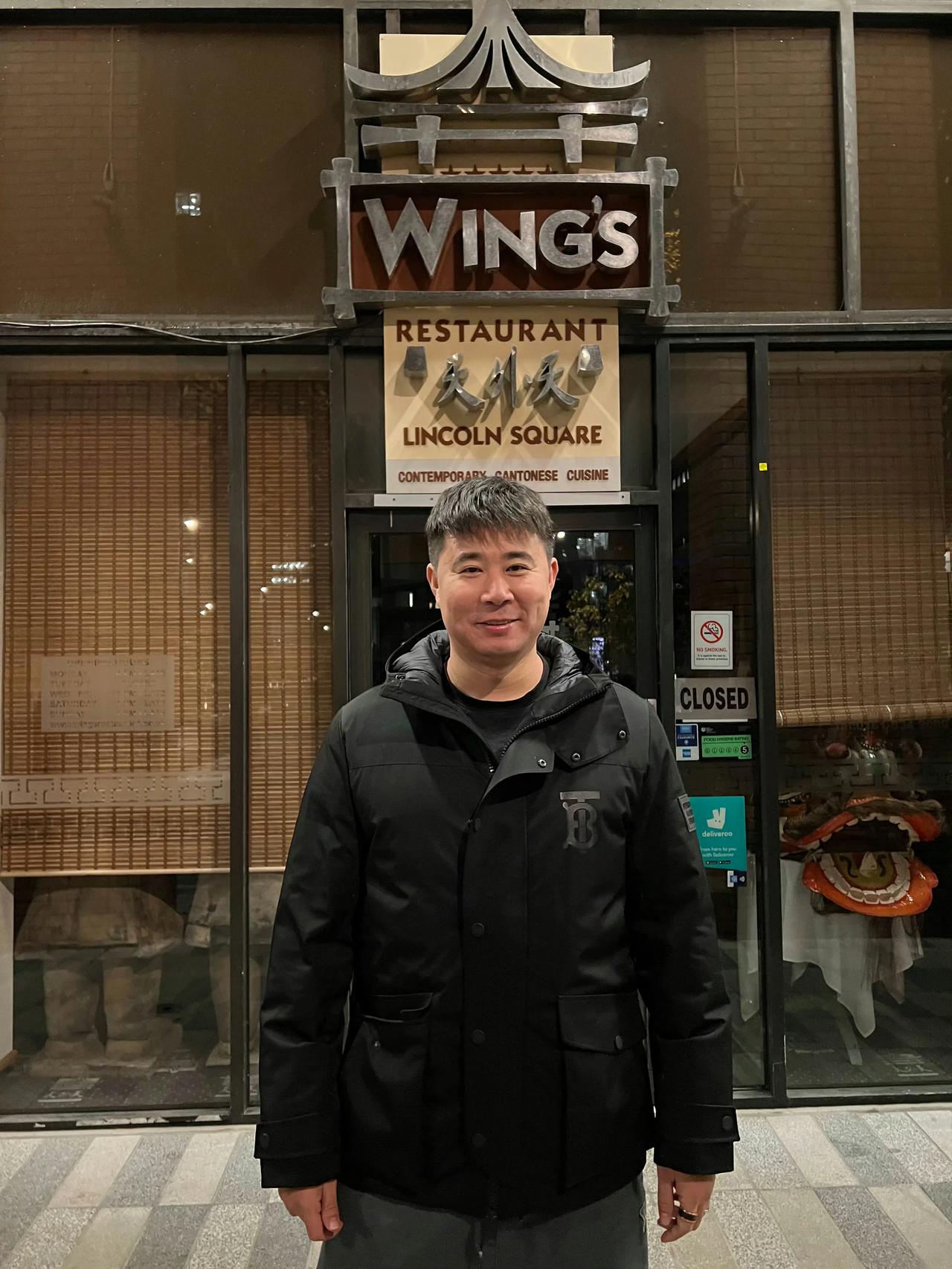 飞抵曼彻斯特，开启找寻回忆之旅的董方卓。