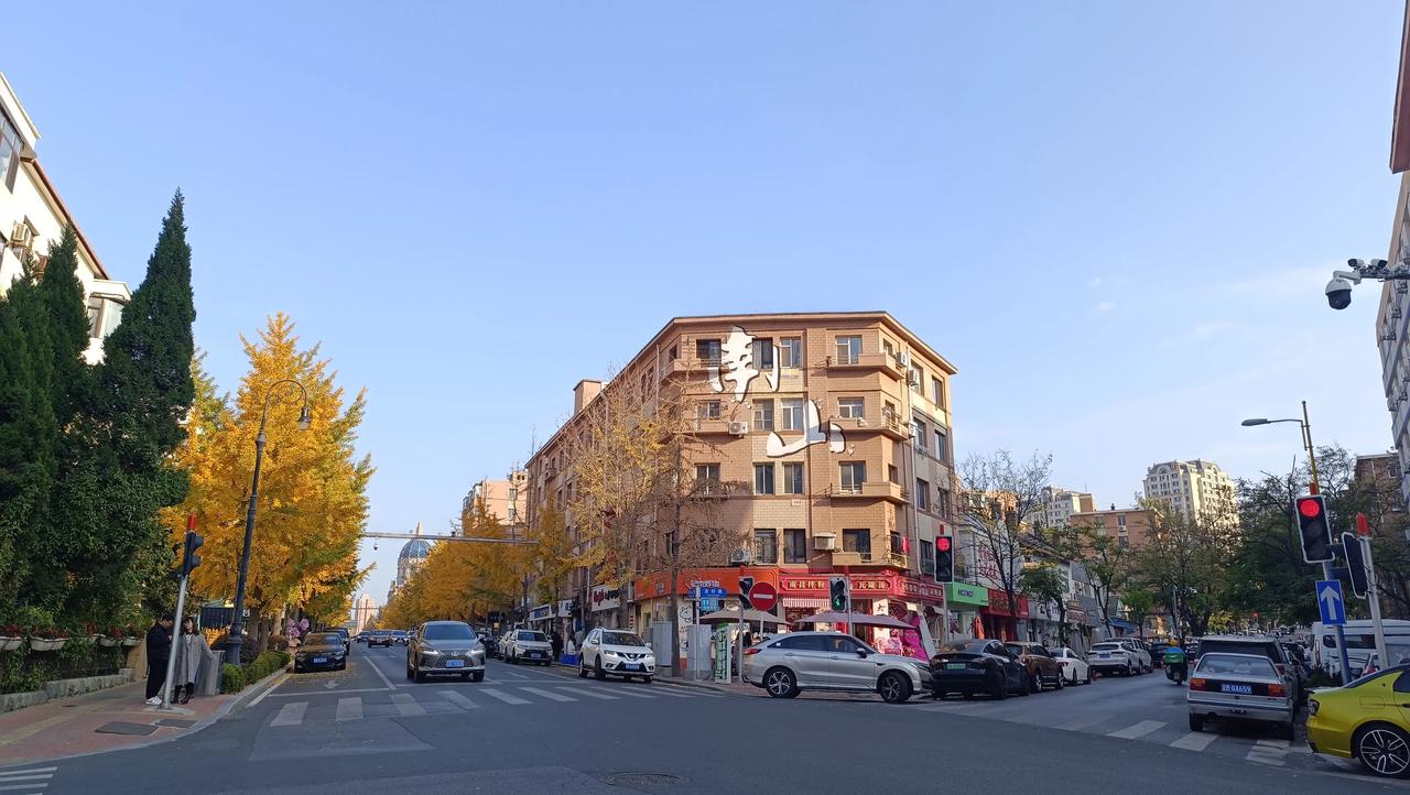 #秋日生活碎片打卡# 
没用上2小时，打卡南山路上两家网红店[呲牙]浅尝一下，只