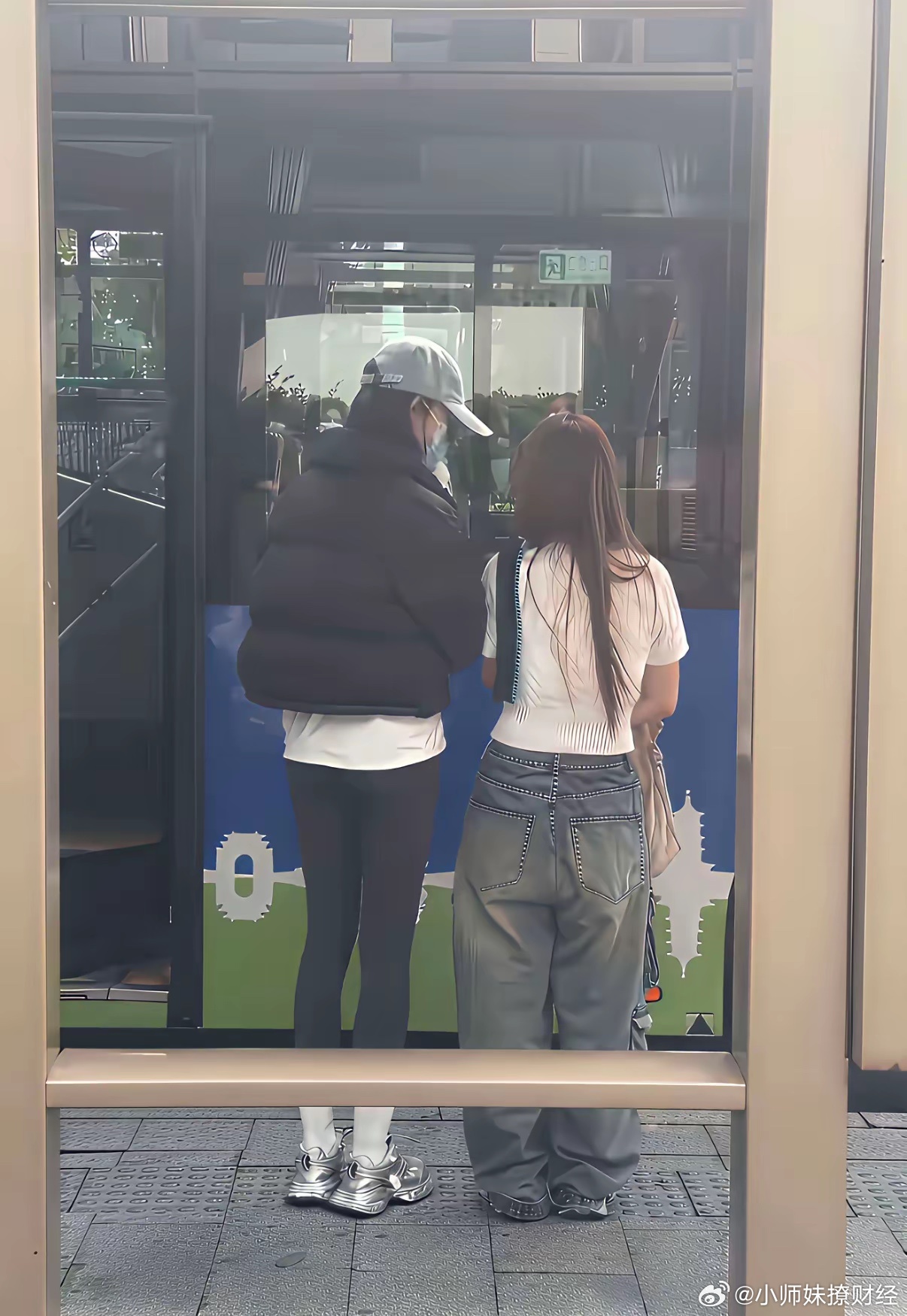 这样一对比，矮个子还是穿瑜伽裤好看点 