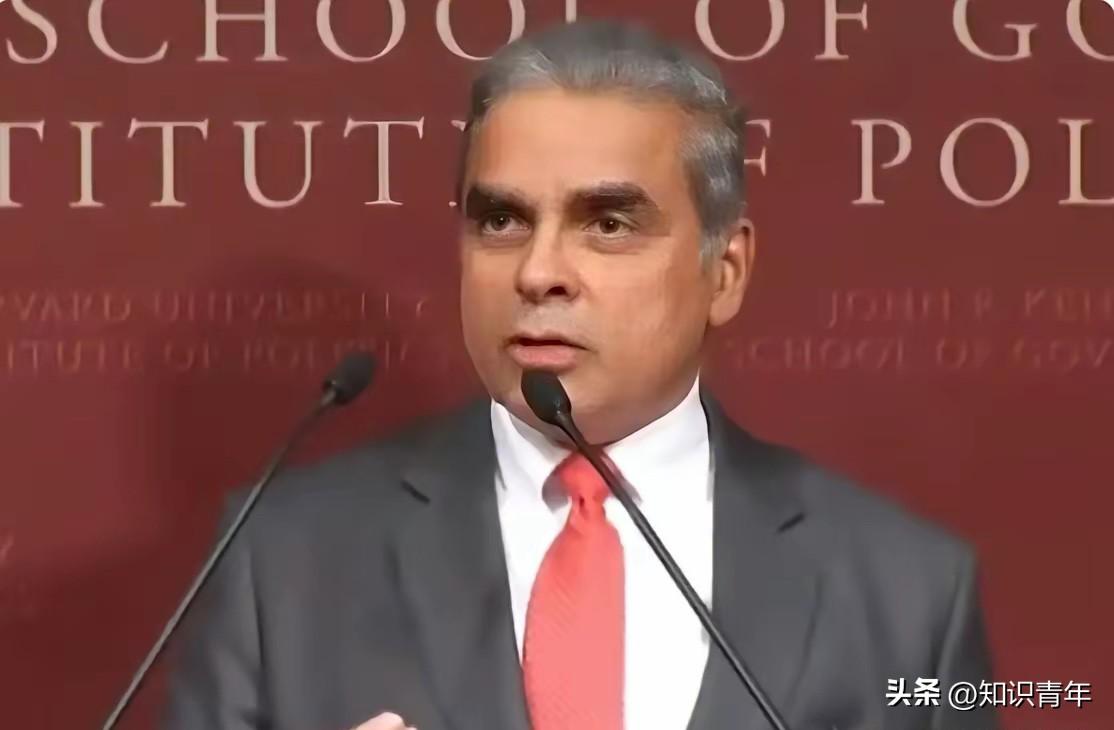 了不起！胸怀亚洲。新加坡印裔学者马凯硕言：“中国被美国全面围堵，又是卡芯片又是高