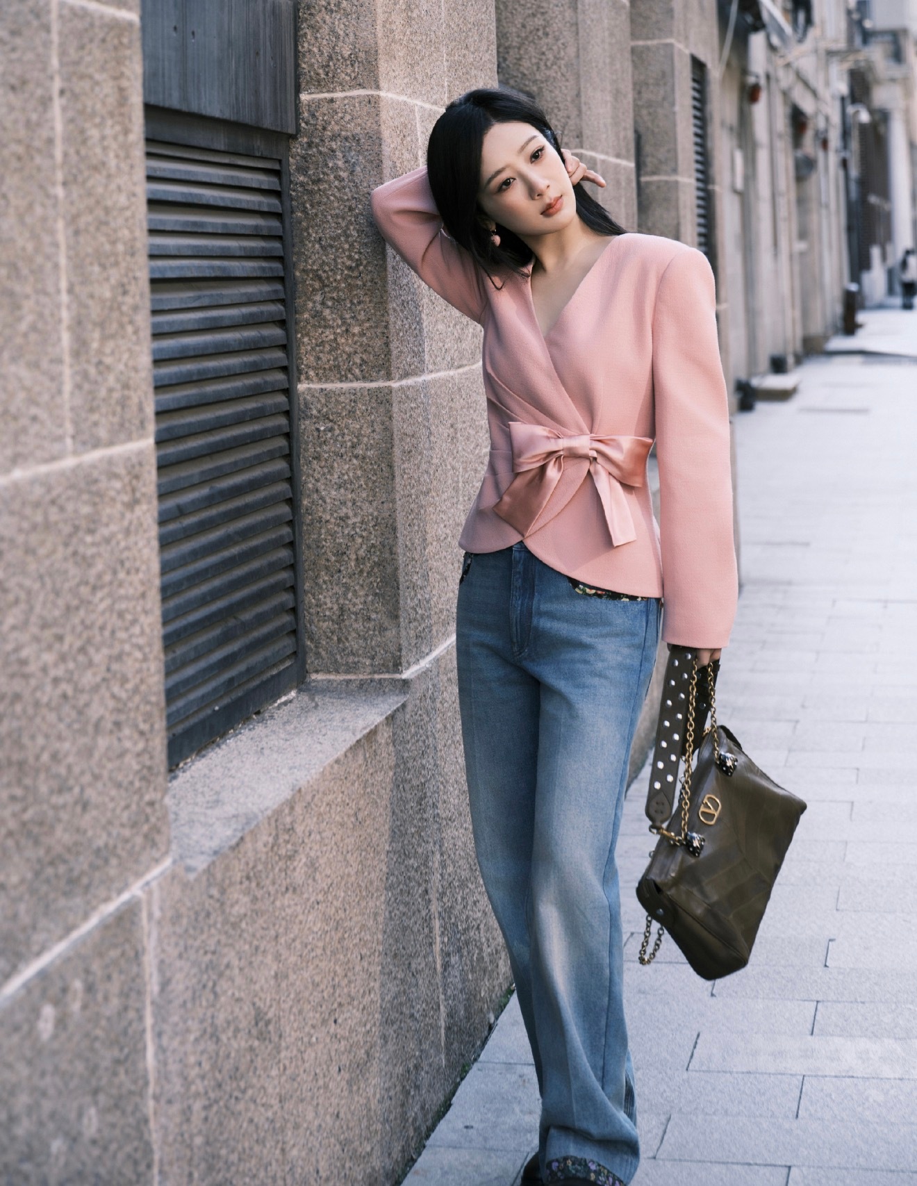 杨紫华伦天奴看秀造型来了 