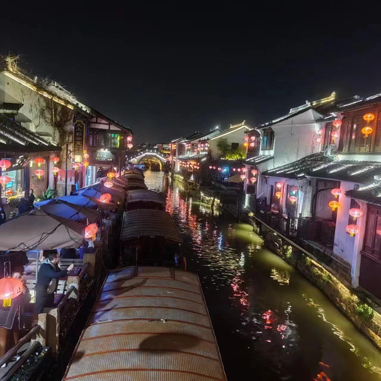 沉默断交，是当下最大的清醒闷头搞钱，是当下最优的选择一个人喝酒真的挺好❤️晚安?