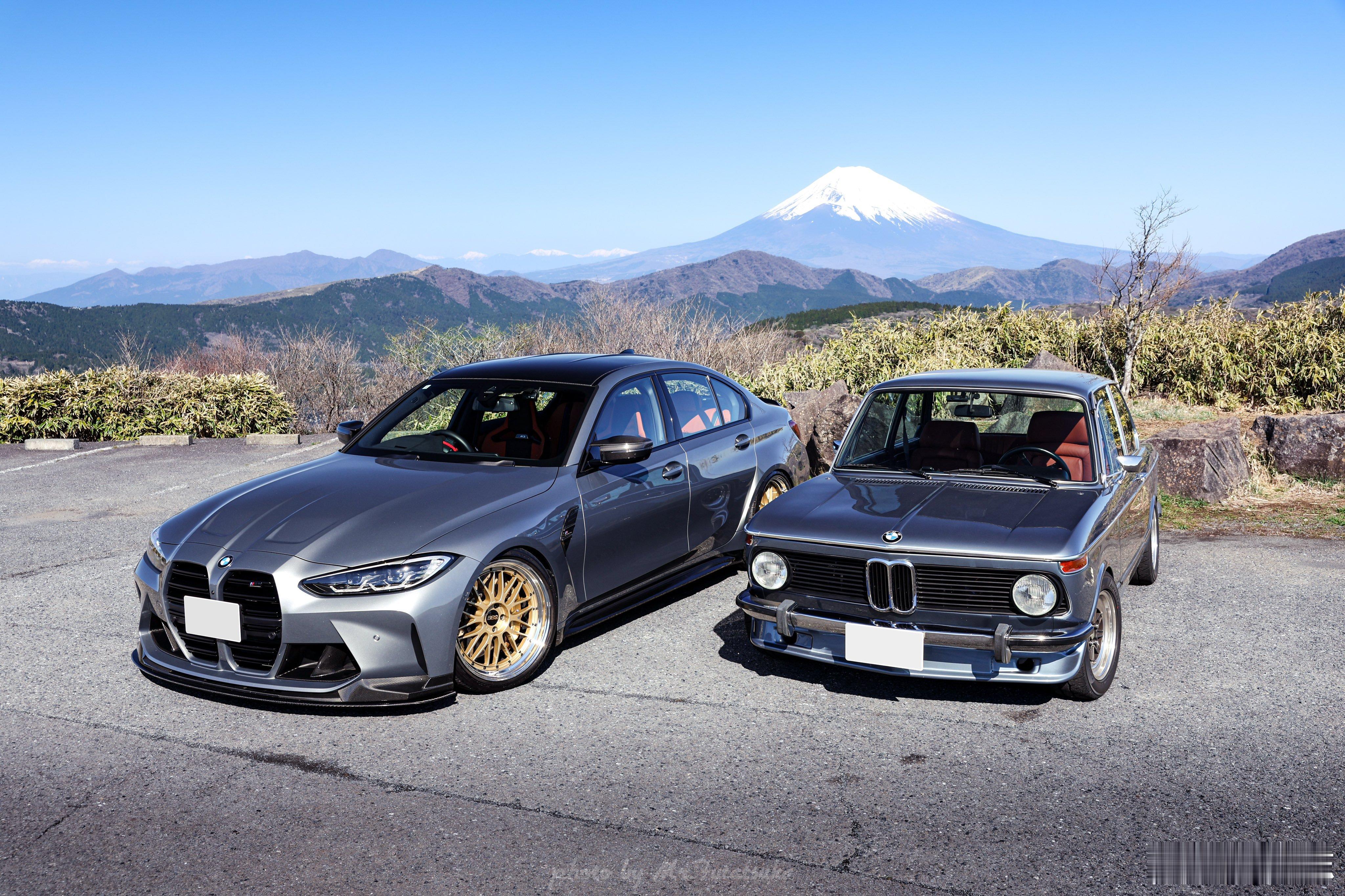 宝马G80 M3车友在富士山脚下偶遇比自己大50多岁的2002。外观内饰配色居然