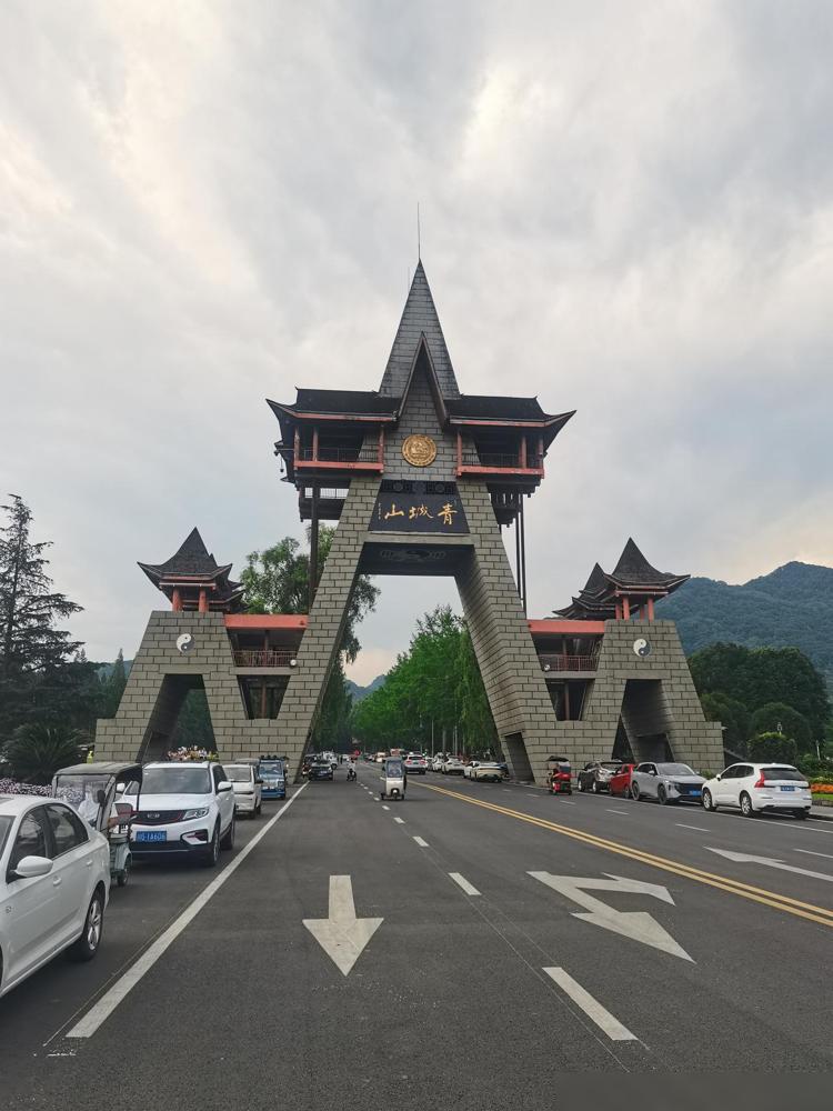 长沙的正厅级企业主要为央企二级总部和省属国企，据不完全统计约有六十家。

我之前