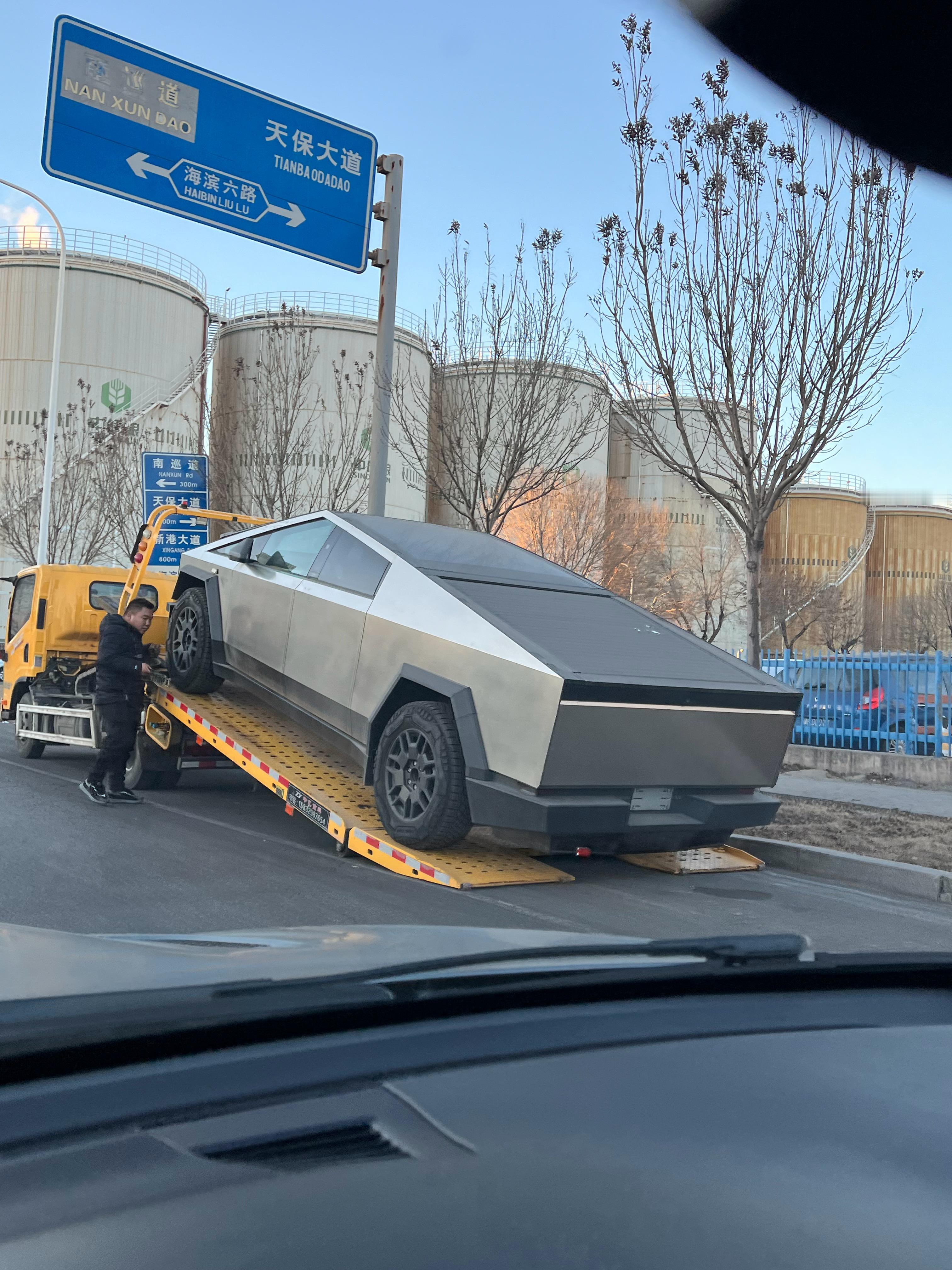 不知道是谁家公子哥儿的大玩具谁说进口电动车卖不上价 天津·中国天津自由贸易试验区