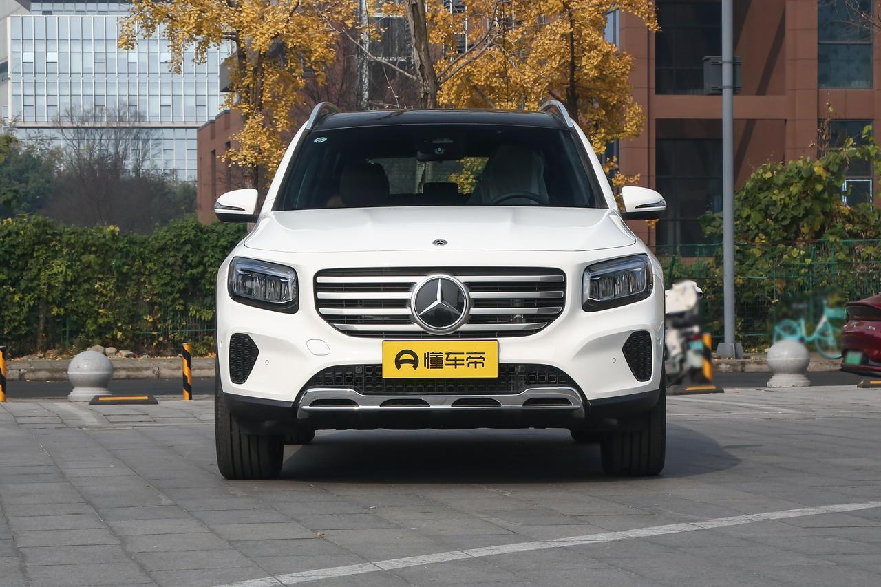 19.89万买奔驰SUV？2026款GLB实测解析
先给大家划重点：奔驰GLB官