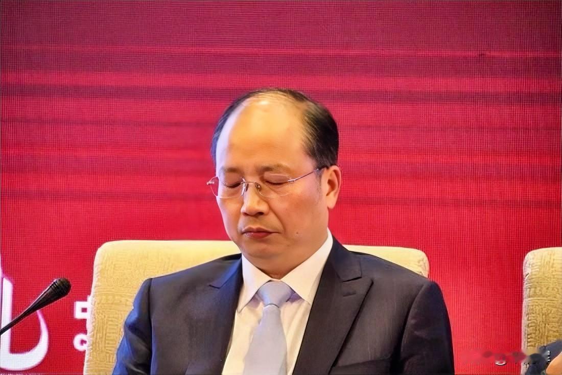 “易会满赴任证监会主席前后，特意对他的部分同学表态，如果是同学自己的事情可以来找