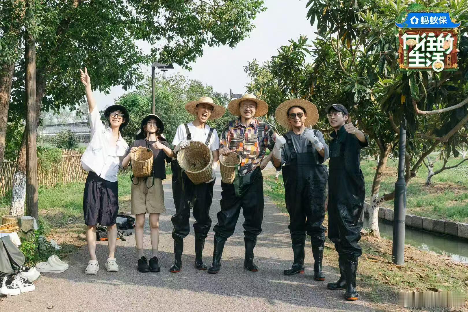张子枫剧透向往的生活今天要采菱角张子枫剧透向往的生活张子枫剧透向往的生活，采菱角