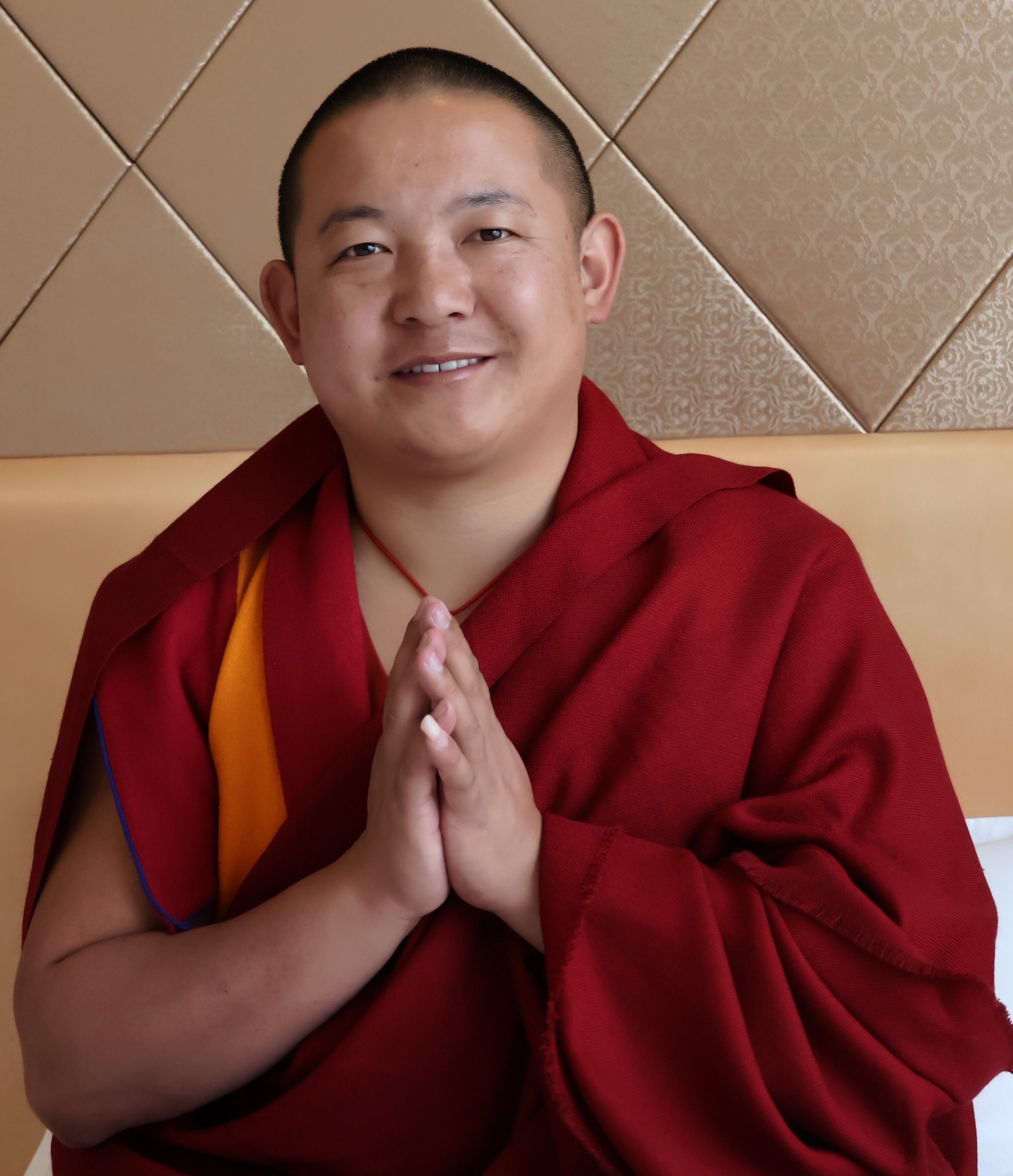 多听是修养，少说是智慧，耳多嘴少，就是提醒人：先听明白，再好好说。明珠佛学院降央