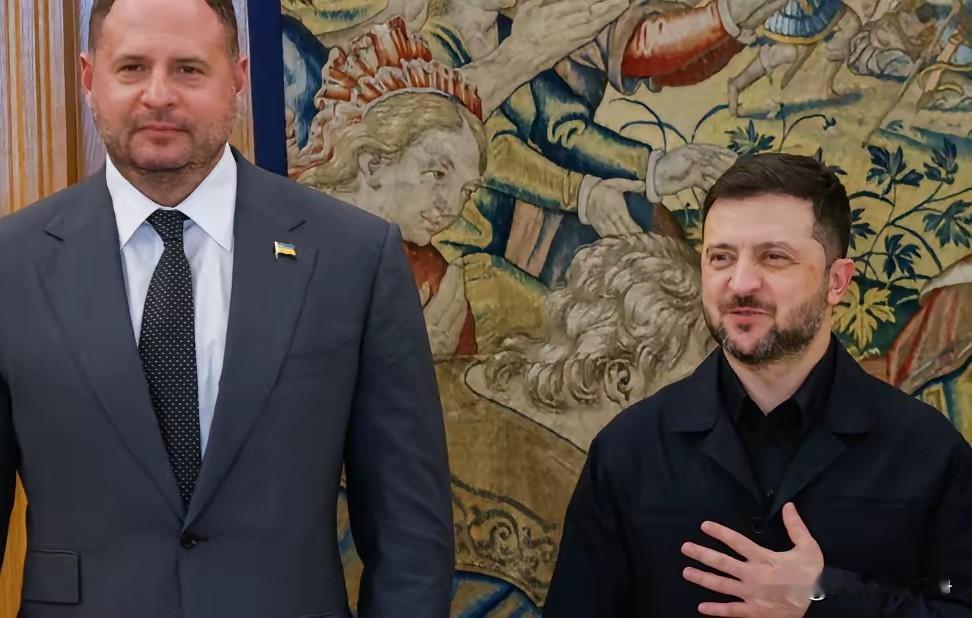 泽连斯基的最亲密盟友，乌克兰实际上的副总统叶尔马克突然被强行解除了职务。
乌克兰