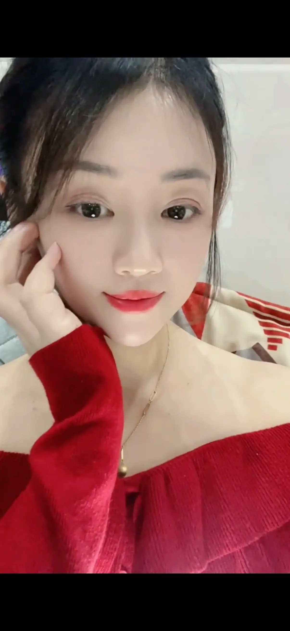 初听郑源的歌是少女，在听已中年，回不去的何止是时间，还有曾经的自己，你们说对吗？