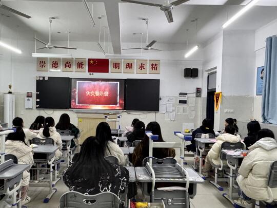学生的成绩不该成为丈量老师价值的标尺
