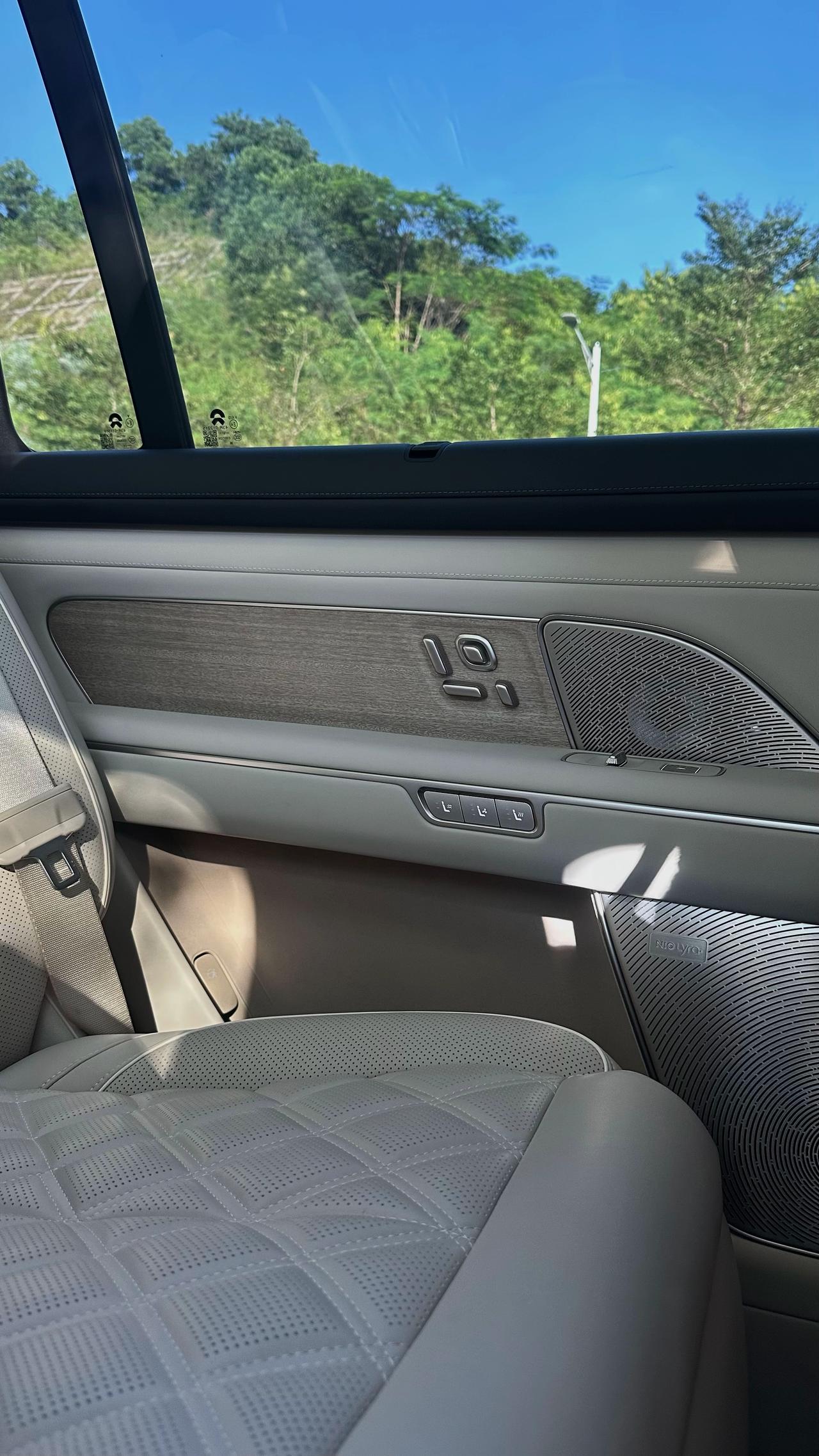 阳光洒进车内·Let the sunset fill the car with 