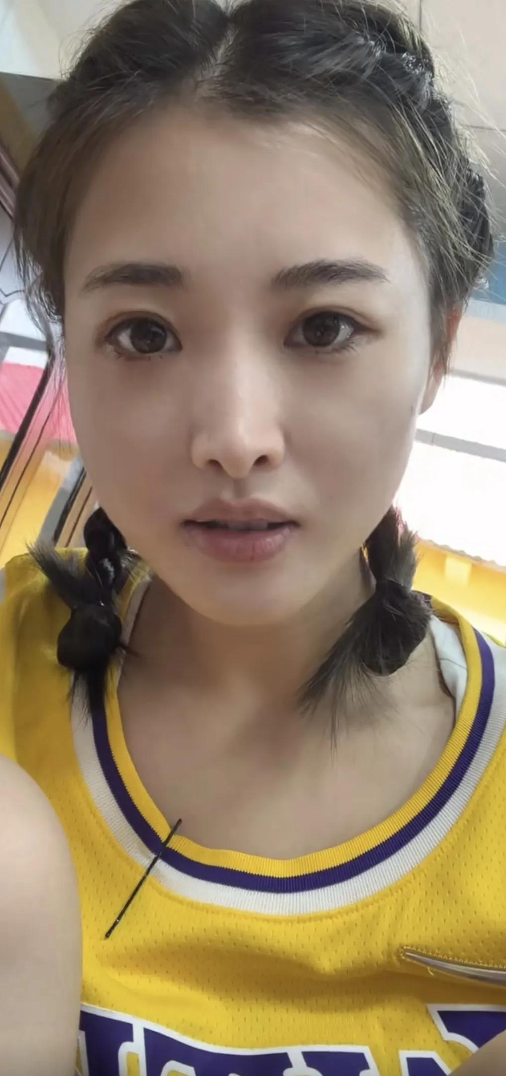 去了一处全封闭健身场所
走进他们的商店
不见零食踪影
只有电解质矿泉水
不见饮料