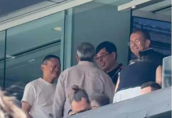 马云真有钱啊，马云远赴美国观看2026世界杯决赛，他没有坐在普通大众观众席，而是