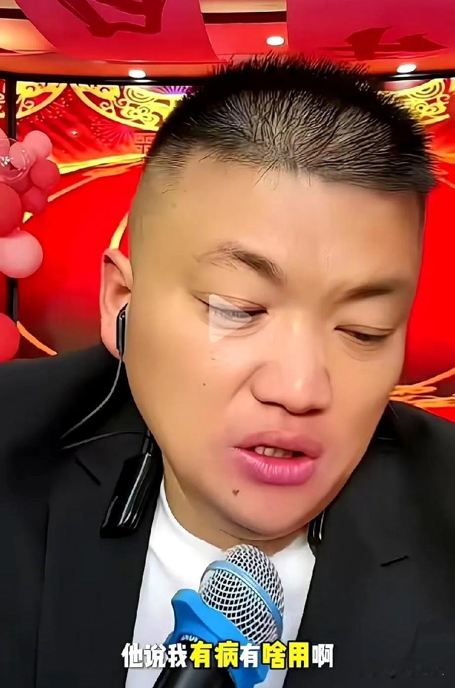 一张化验单也挡不住人家追问

在镜头面前，李超把几张化验单举到自己的脸上。单子上