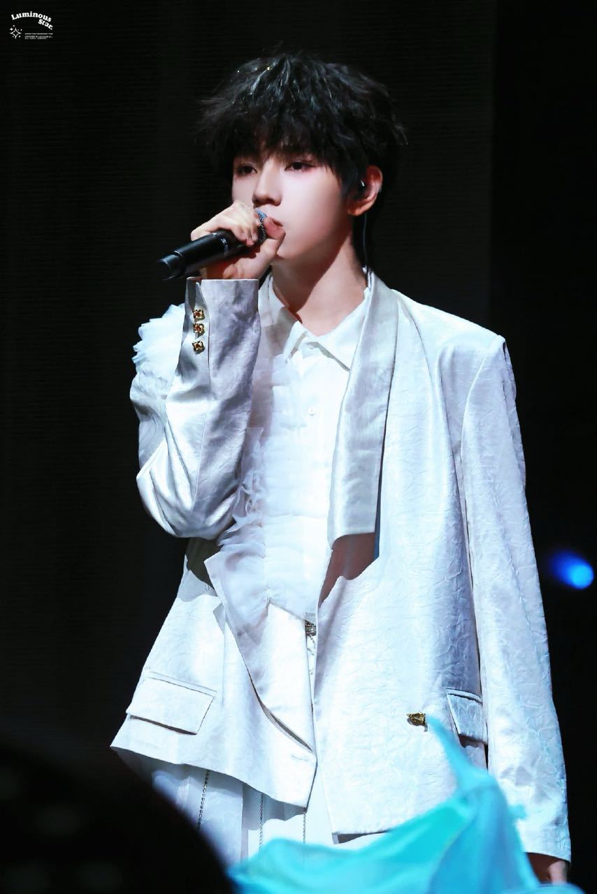 王橹杰白衣仙子 王橹杰简直天仙下凡！！四代唯一门面主唱神在给我们唱歌！ 